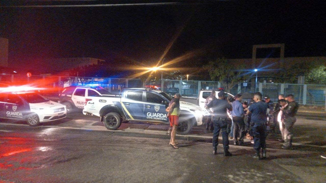 Adolescente é baleado em frente à Cobal em Mossoró