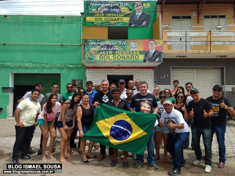 Apoiadores de Jair Bolsonaro inauguram outdoor em IpanguaÃ§u-RN