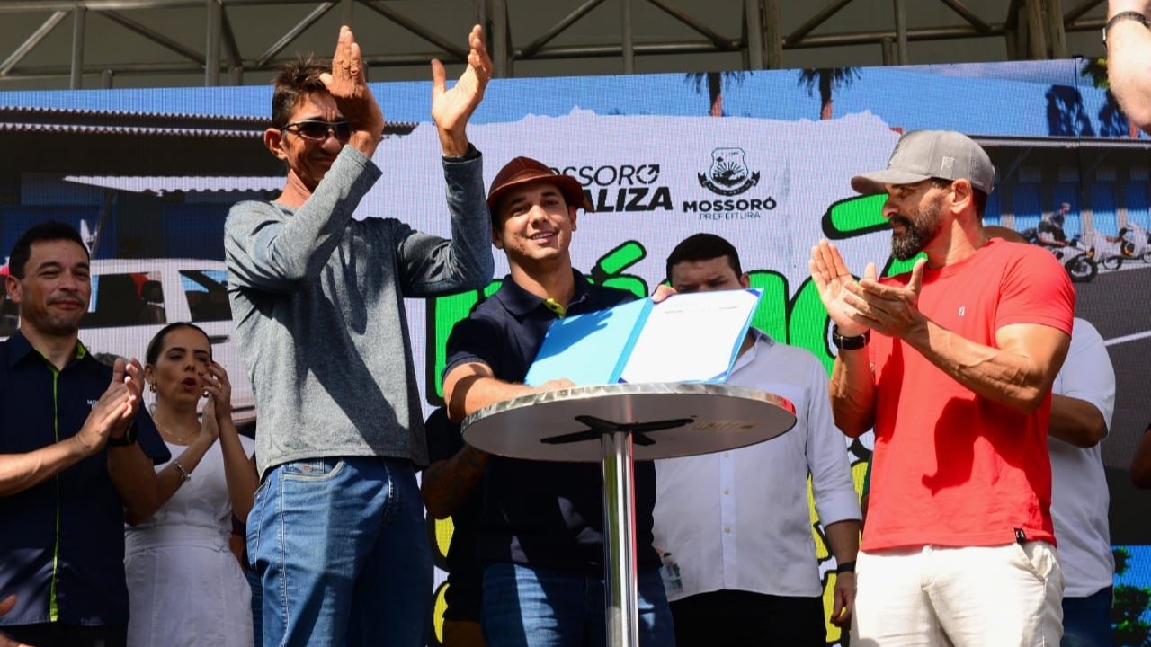Após décadas de impasses, Allyson assina ordem para construção de camelódromo em Mossoró 