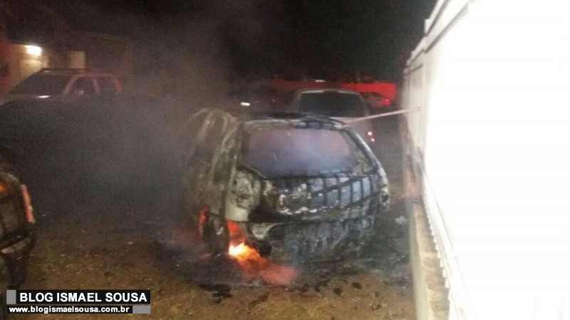 Delegacia e base da PM sÃ£o alvos de ataques na madrugada desta quinta; suspeitos foram presos