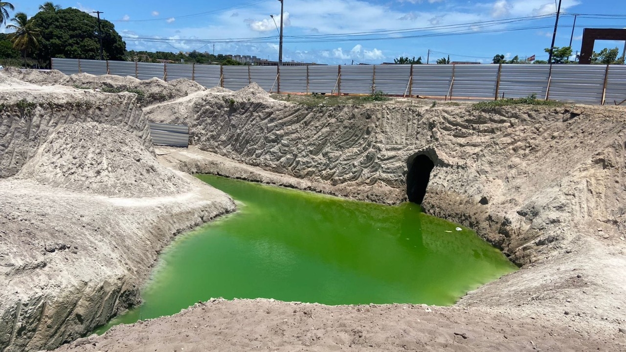A saga do buraco azul que ficou verde em Parnamirim