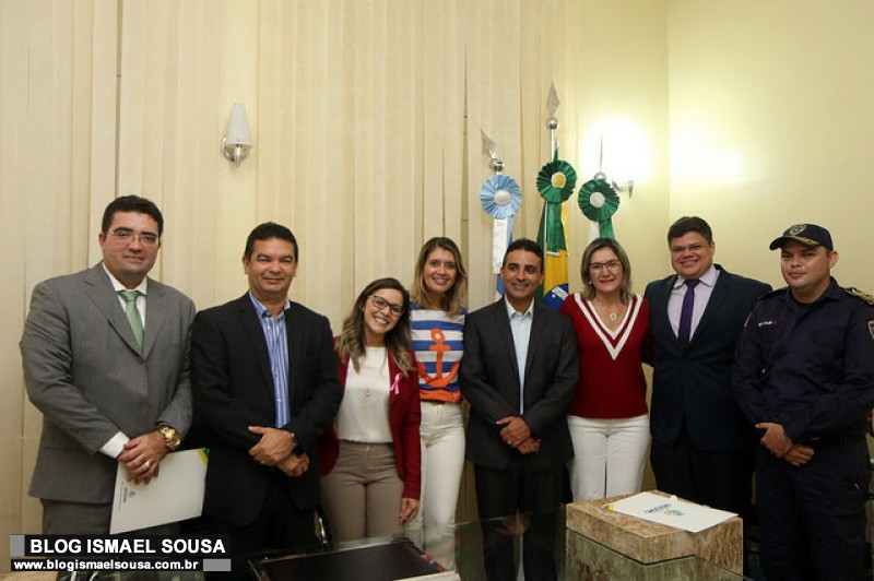 Em fim de mandato, prefeito empossa novos auxiliares do Governo 