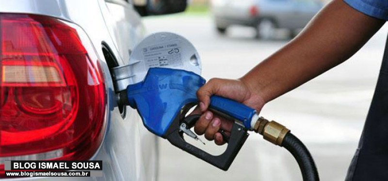 Gasolina e diesel ficam mais baratos nas refinarias a partir desta quinta