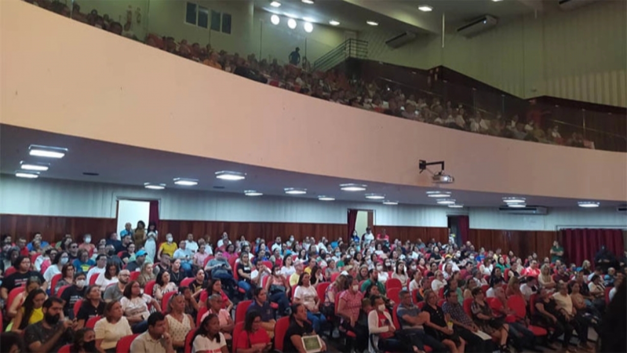 Servidores municipais aprovam greve geral em Mossoró