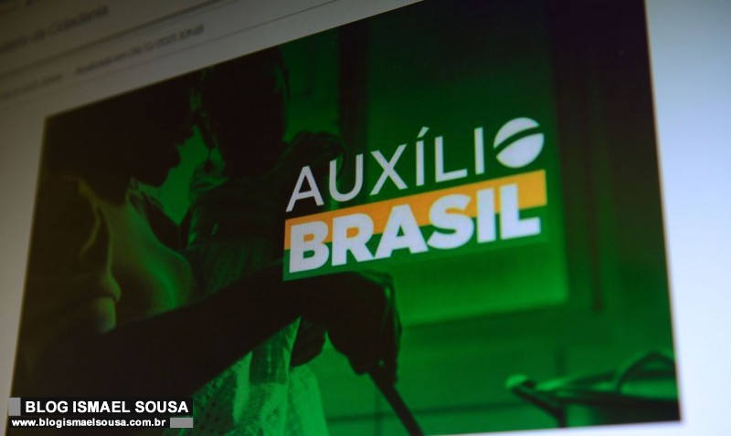 Lei que cria o Auxílio Brasil é publicada no Diário Oficial da União