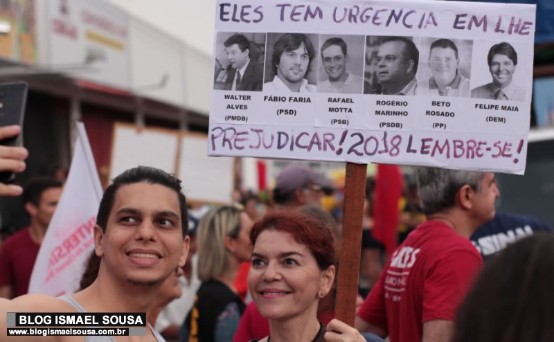 Deputados do RN que votaram a favor da reforma trabalhista sÃ£o criticados por manifestantes