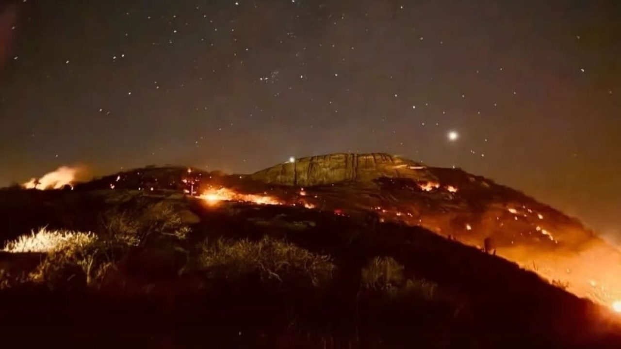 Incêndio atinge Serra do Santuário do Lima, em Patu