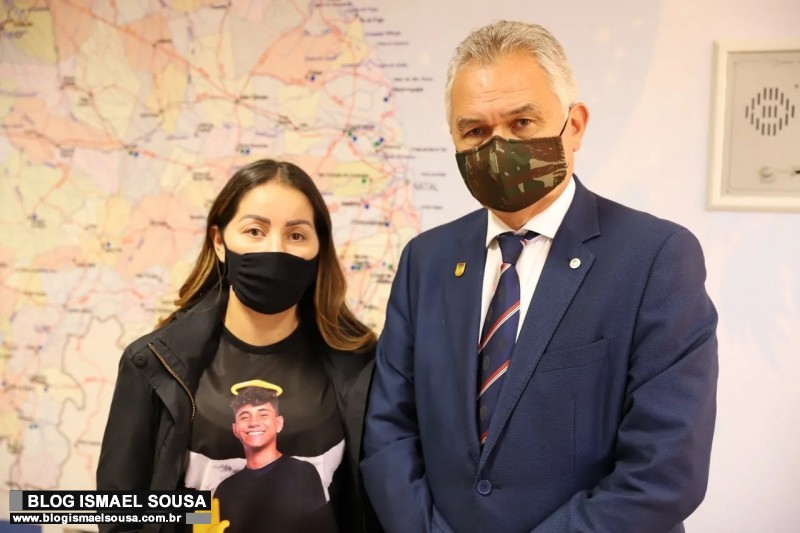 Walkyria Santos pede apoio do deputado Girão para projeto contra o ciberbullying
