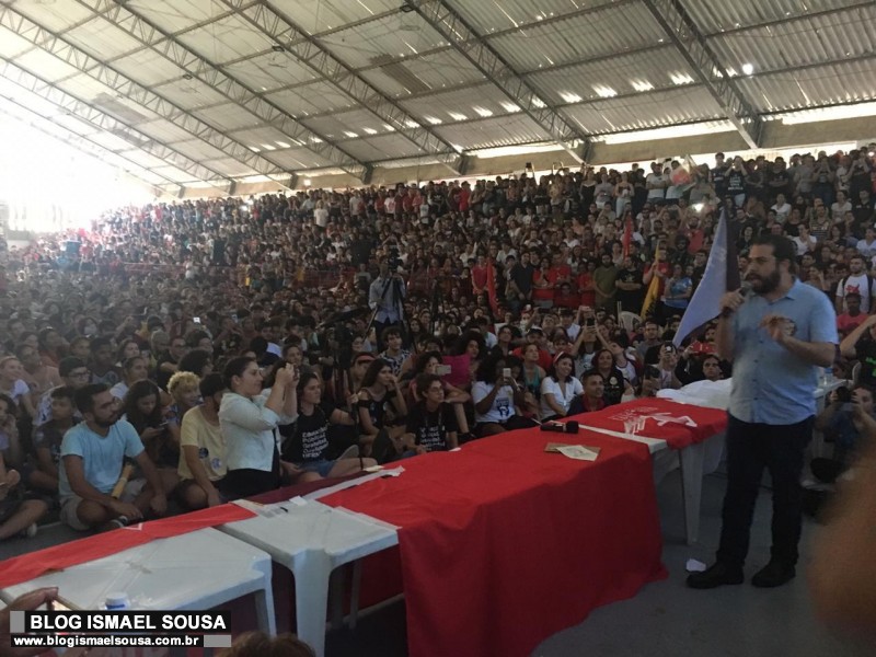 Protesto pela educaÃ§Ã£o se transforma em ato partidÃ¡rio e Boulos pede uniÃ£o da esquerda e â€œLula Livreâ€ 