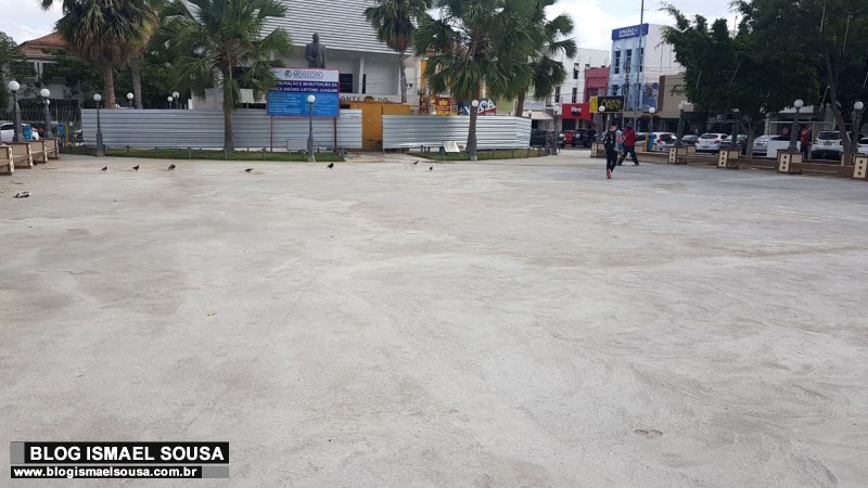 Obras na praÃ§a da Catedral nÃ£o ficarÃ£o prontas para festa de Santa Luzia