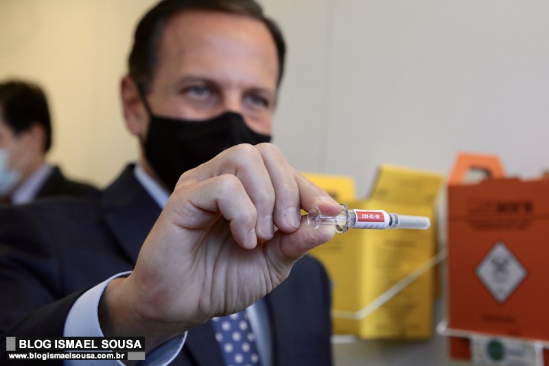 Teste de vacina chinesa que Doria quer aplicar obrigatoriamente Ã© suspenso apÃ³s "efeito grave" em voluntÃ¡rio