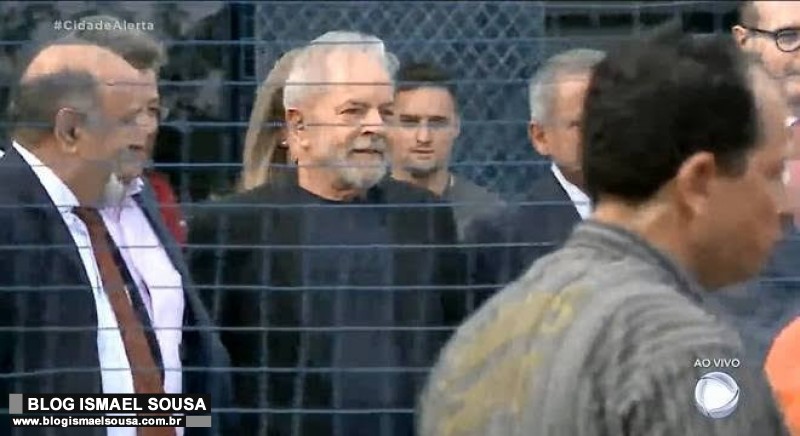 Lula deixa a PF em Curitiba