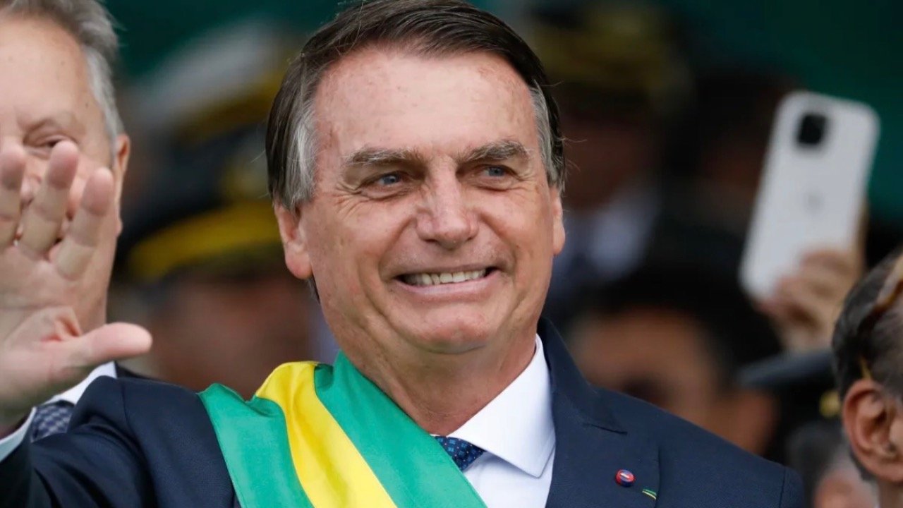 MPF arquiva mais uma investigação contra Bolsonaro por genocídio na pandemia e corrupção