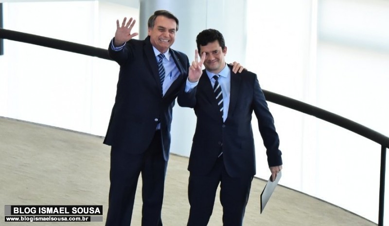 Bolsonaro lanÃ§a projeto de seguranÃ§a e declara: "Moro Ã© patrimÃ´nio nacional"