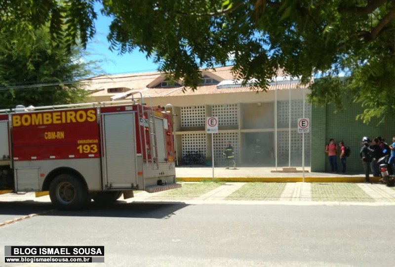 IncÃªndio atinge biblioteca da Ufersa em MossorÃ³