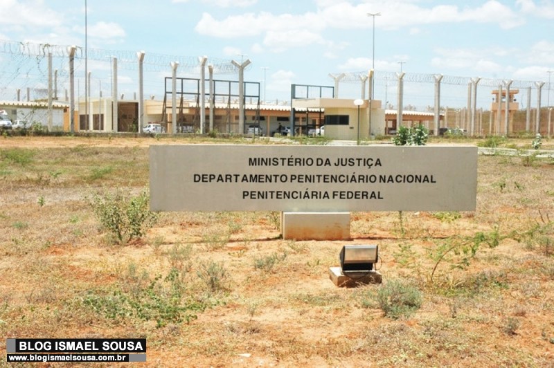 Mais 15 presos do CearÃ¡ sÃ£o transferidos para MossorÃ³