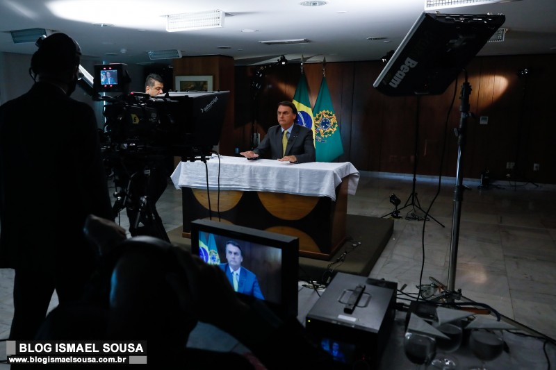 Em pronunciamento, Bolsonaro garante 500 milhões de doses até o final do ano