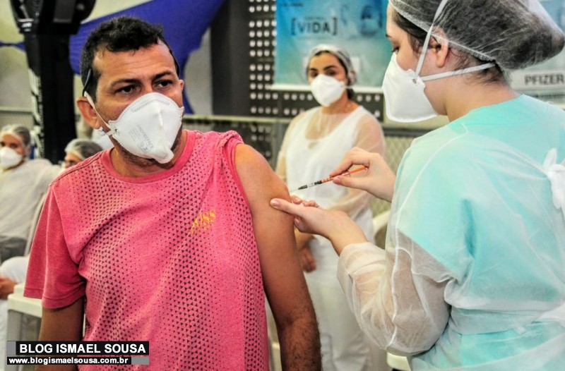 Mossoró aplica mais de 4 mil doses de vacina contra Covid-19 no fim de semana