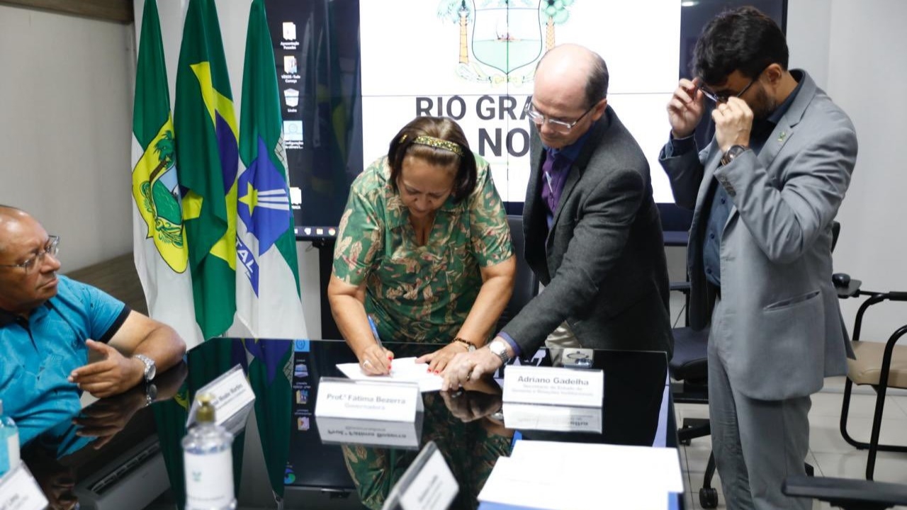 Com emenda de Girão, Fátima assina ordem de serviço para construção da sede do 12º BPM