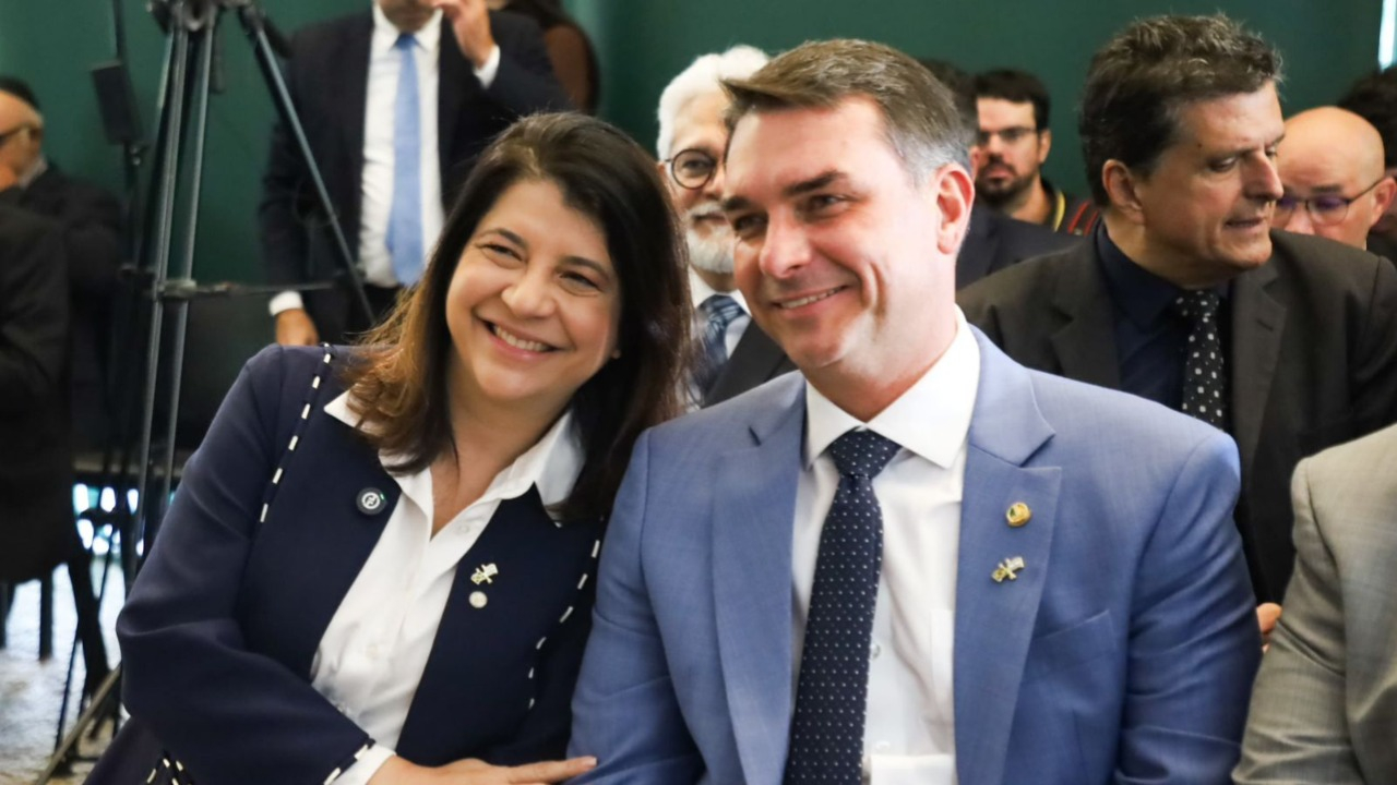 Com presença de Flávio Bolsonaro, deputada Carla Dickson instala oficialmente a Frente Parlamentar Brasil–Israel