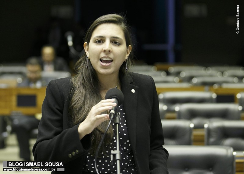 Natália Bonavides quer o fim do uso de "marido e mulher" na união civil