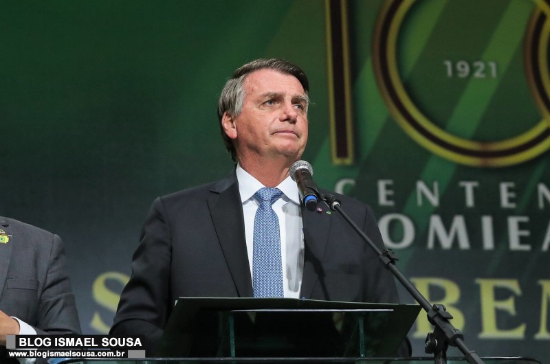 Bolsonaro deve vetar fundo eleitoral de 5,7 bilhões, diz jornalista