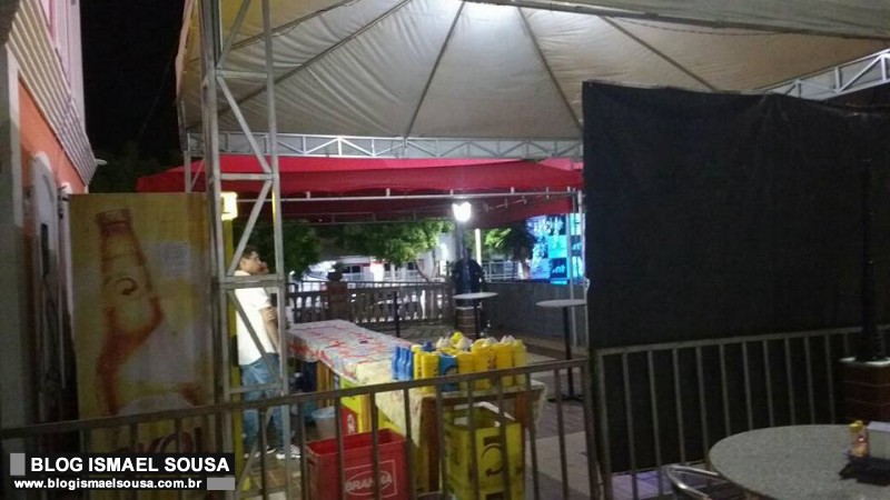 Restaurante "camarotiza" espaÃ§o e cria Ã¡rea "VIP" na PraÃ§a da ConvivÃªncia