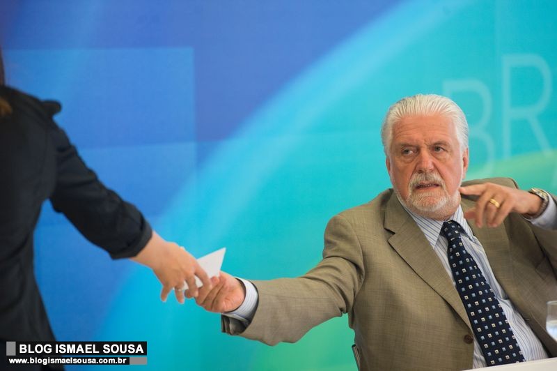 PF cumpre busca na casa de Jaques Wagner na operaÃ§Ã£o que investiga desvios na Arena Fonte Nova
