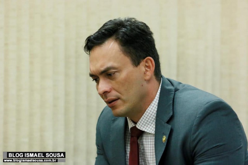 Senador Styvenson parte para o confronto apÃ³s crÃ­ticas de seus eleitores