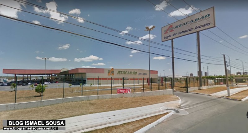 Homens encapuzados e fortemente armados assaltam supermercado AtacadÃ£o em MossorÃ³