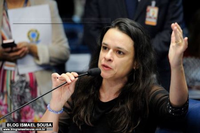 Recado de Janaina Paschoal aos mossoroenses: "no prÃ³ximo domingo vamos eleger Jair Bolsonaro"