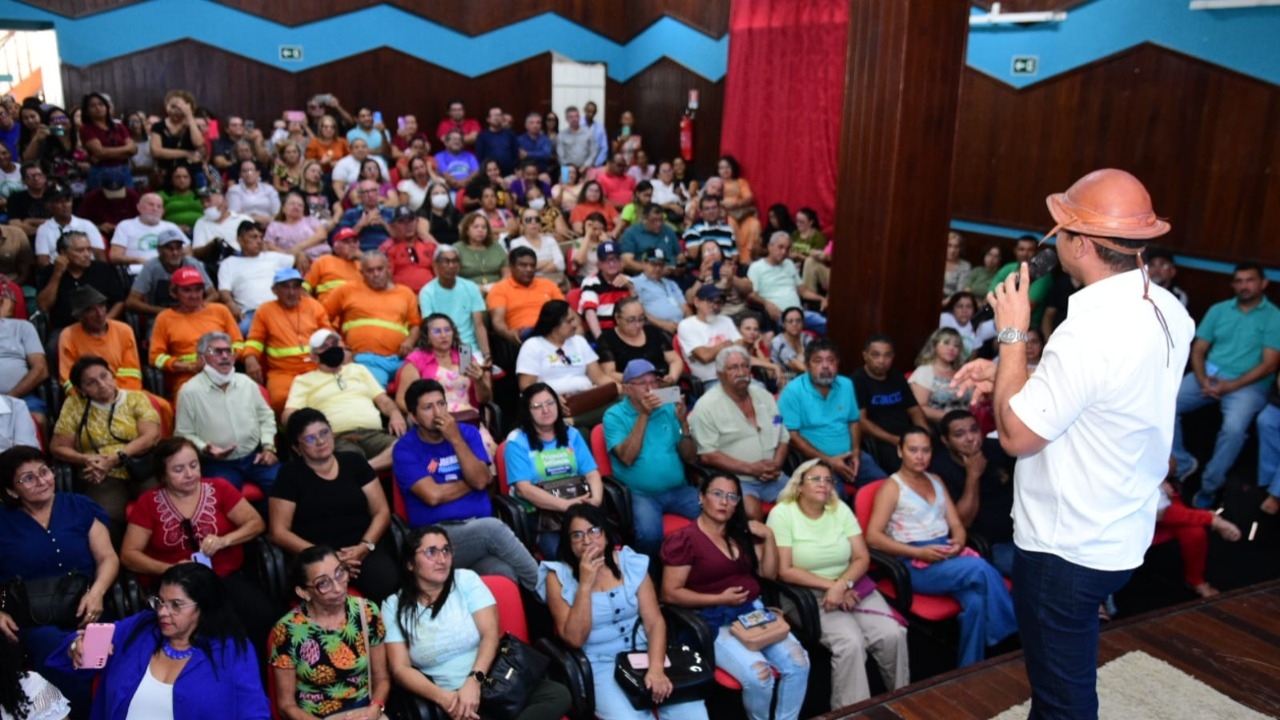 Allyson apresenta projeto que garante reajuste de até 70% para servidores gerais de Mossoró