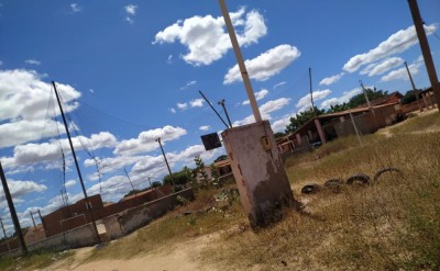 Moradores cobram reforma em quadra de esporte na Maísa