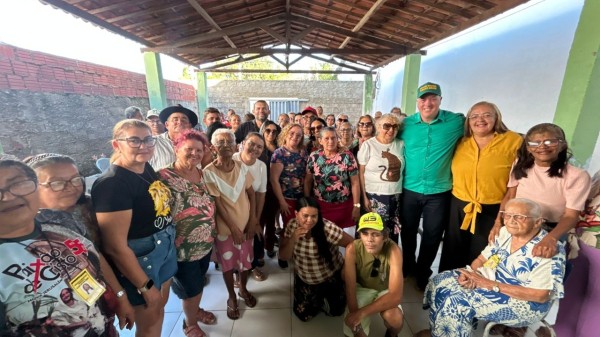 Geovani do Melão e Coronel Hélio se reúnem com lideranças comunitárias das Barrocas em Mossoró