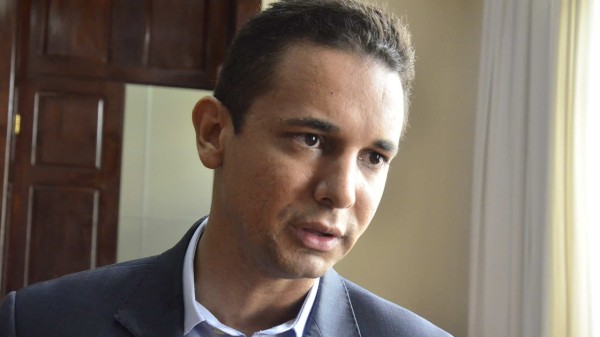 “Não há qualquer fato que vincule pessoalmente o prefeito Allyson Bezerra”, diz defesa