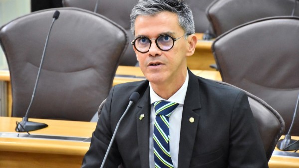 Coronel Azevedo solicita melhorias para as ruas de Natal