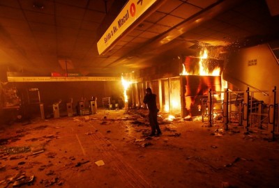 Chile tem madrugada de protestos com toque de recolher e trÃªs mortos