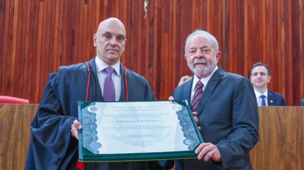 Em ato de diplomação, Lula sobe o tom e chama opositores de ‘inimigos da democracia’
