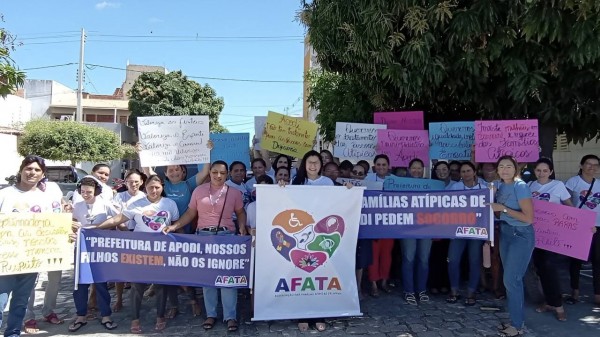 Famílias atípicas de Apodi pedem solução para falta de terapias e tratamentos para crianças com deficiência