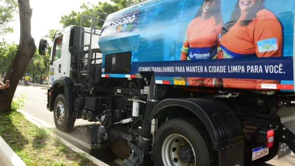 Prefeitura de Mossoró passa a contar com novo caminhão de limpeza