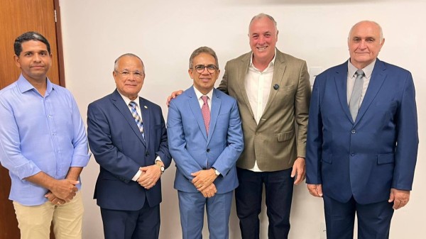 Coronel Hélio participa da abertura do ano da Assembleia de Deus no RN ao lado de lideranças políticas