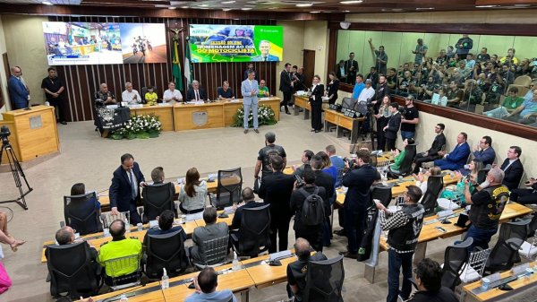 Coronel Azevedo critica ordem do Governo que proibiu policiais de tirarem fotos com Bolsonaro