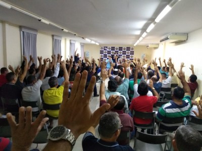 Policiais e bombeiros militares vÃ£o cruzar os braÃ§os por salÃ¡rios em dia