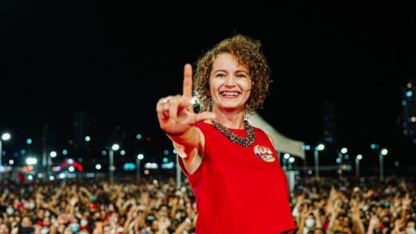 No mundo da Lua: Isolda enaltece viagem a São Paulo para participar de Feira do MST