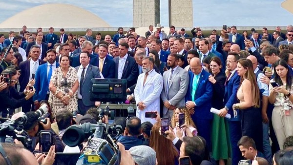 Oposição anuncia obstrução na Câmara e Senado