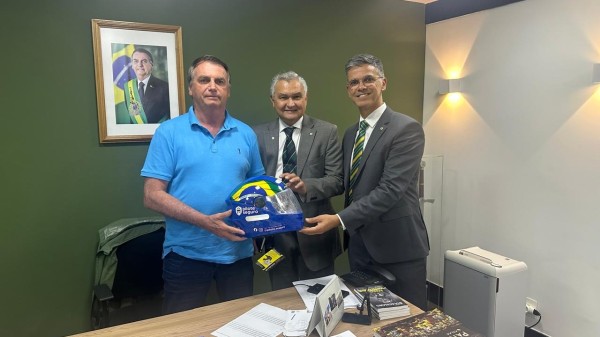 Deputados General Girão e Coronel Azevedo Apresentam Projeto 'Pilote Seguro' a Bolsonaro