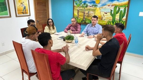 Reitor da UFERSA promete ressarcir estudantes por perdas em incêndio 