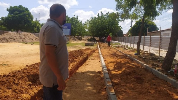 Edson Carlos acompanha início das obras da praça do Bom Jesus: "um sonho de 40 anos"