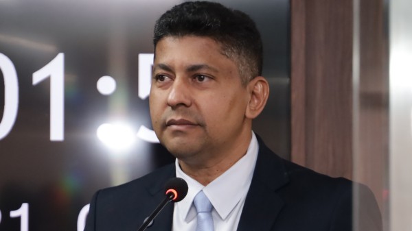 “Tenho que ouvir a situação e a oposição”, diz Genilson sobre pedido de CEI na Câmara de Mossoró