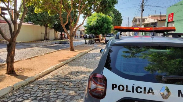 Homem é executado a tiros após ser perseguido por criminosos na Alameda dos Cajueiros, em Mossoró